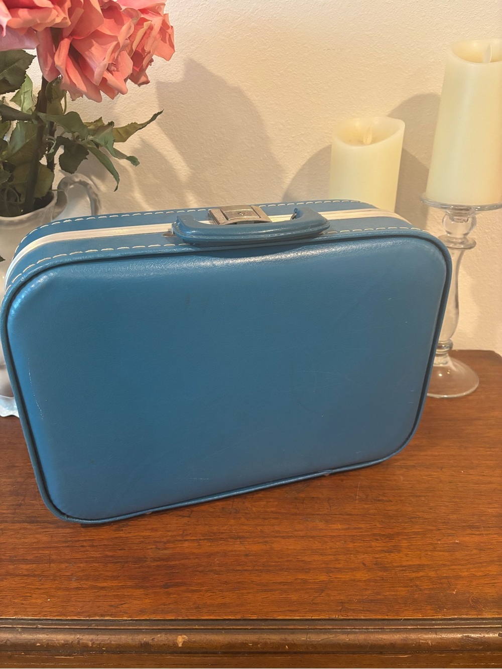 Adorable Vintage Travel Suitcase for Kids or Adults Blue Hardsided Clean Decor